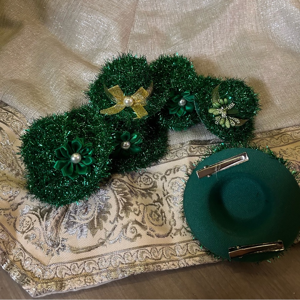 Set of 6 Small Green Tinsel Clip On Hats